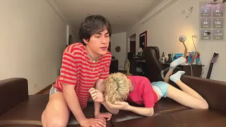 maple_and_neon webcam stripchat model stream image