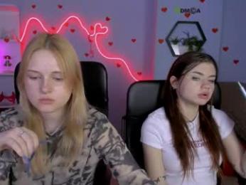 isabel_wave webcam model stream image