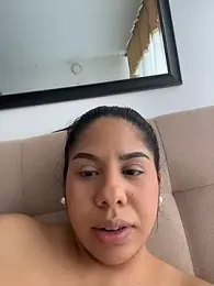 downsonMia webcam model stream image