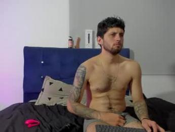 ari_and_loggan webcam model stream image