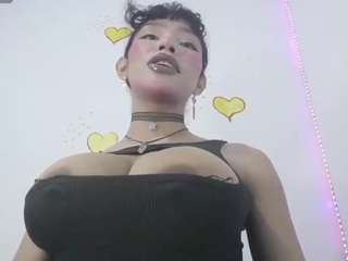 hugekira webcam model stream image