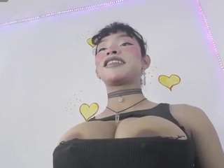 hugekira webcam model stream image