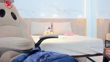 valirya_devote webcam model stream image