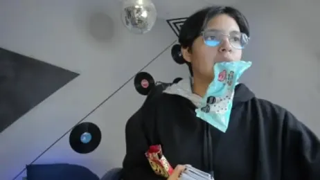 Emmapark_ webcam model stream image