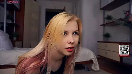 LynetHakes webcam model stream image