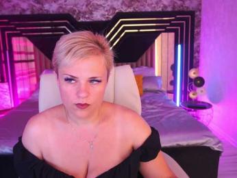 CrystalVibe webcam bongacams model stream image