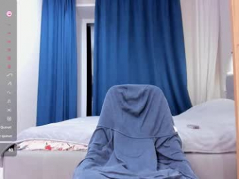 hentailove19 webcam model stream image