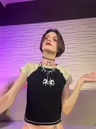 madi_snow webcam model stream image