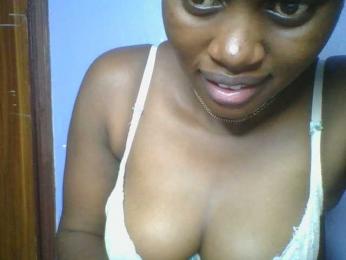 Sweetchely webcam bongacams model stream image