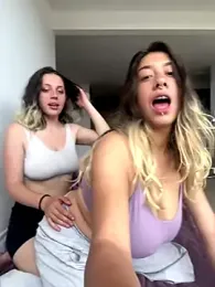 Enyeld_ruru webcam model stream image