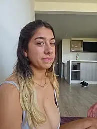 Enyeld_ruru webcam model stream image