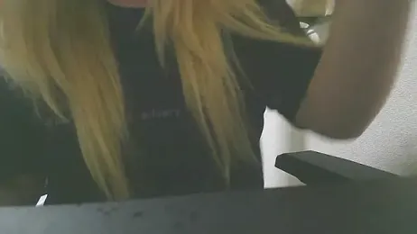 Remi_official webcam model stream image