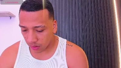 MaxTurner_ webcam model stream image