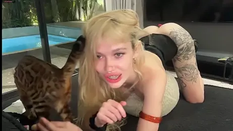 Golden_Aline webcam model stream image