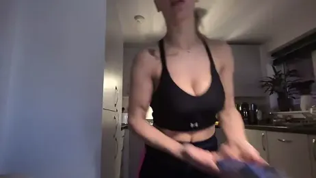 QuenMonicaUK webcam model stream image