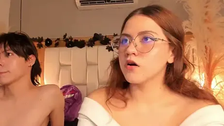 Daphne_And_Roger webcam model stream image