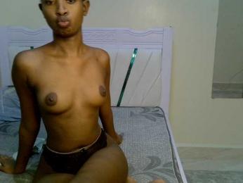PetiteNoir webcam model stream image