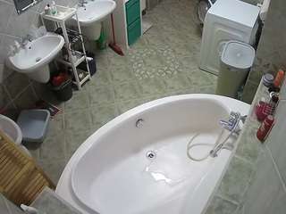 voyeurcam-julmodels-bath-1st-1 webcam model stream image