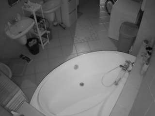 voyeurcam-julmodels-bath-1st-1 webcam model stream image