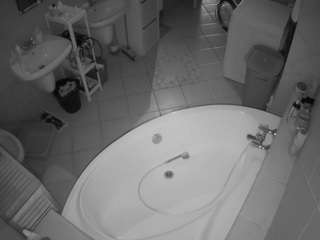 voyeurcam-julmodels-bath-1st-1 webcam model stream image