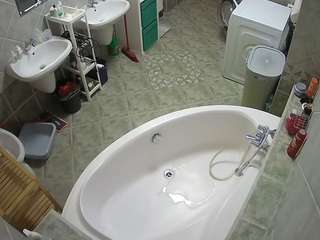 voyeurcam-julmodels-bath-1st-1 webcam model stream image