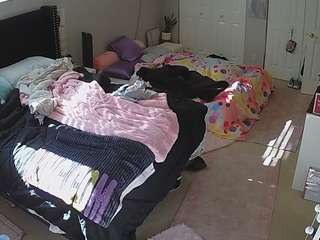voyeurcam-house-charleys-room webcam model stream image