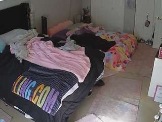 voyeurcam-house-charleys-room webcam model stream image