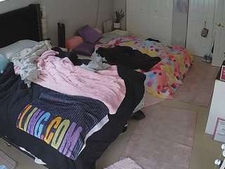 voyeurcam-house-charleys-room webcam model stream image