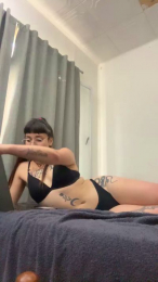 NadiaGzz webcam model stream image