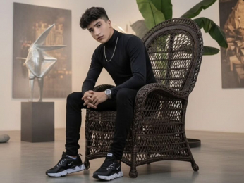 AlekAzarov webcam model stream image