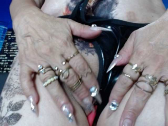 Lucy-mature webcam model stream image