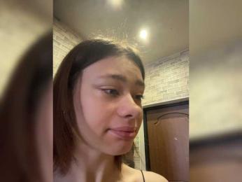 18YoungPussy18 webcam model stream image