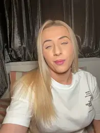 Strongqueen webcam model stream image