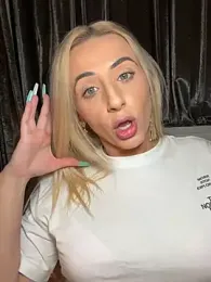 Strongqueen webcam model stream image