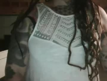 misshoneybadger333 webcam model stream image