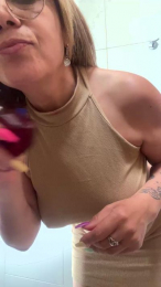 charlotte_milf3 webcam model stream image