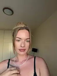 ElenaRebelle webcam model stream image