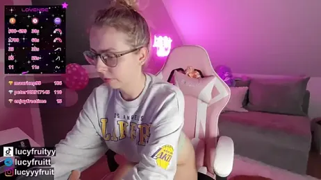 Livewithlucy webcam model stream image