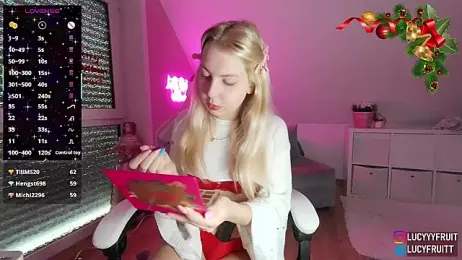 Livewithlucy webcam stripchat model stream image