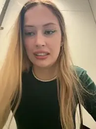 blonde_exe webcam model stream image