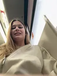 blonde_exe webcam model stream image