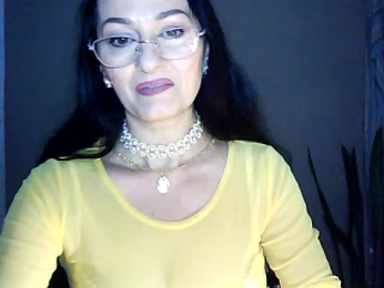 Antralyn webcam model stream image