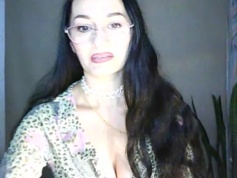 Antralyn webcam model stream image