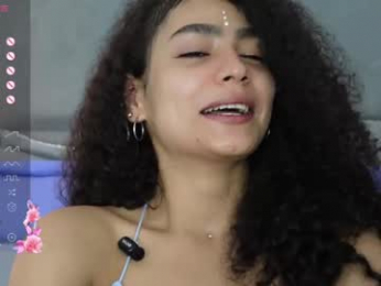 vicky_curly webcam model stream image