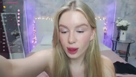 LucyHornyDoll webcam model stream image