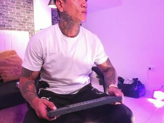 Inosuke Evans webcam model stream image