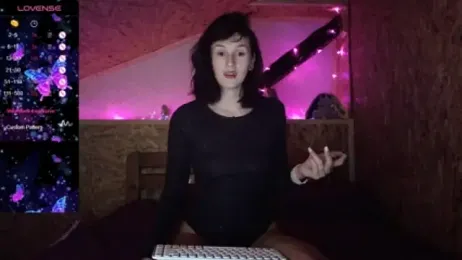 intolerable_girl webcam model stream image