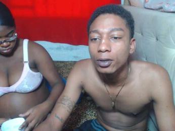 EvaAndEmma webcam model stream image