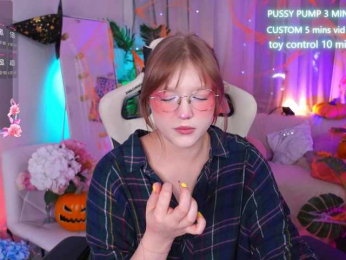 CrazyWine webcam model stream image