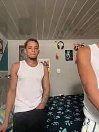 Mike_and_Rayan webcam model stream image